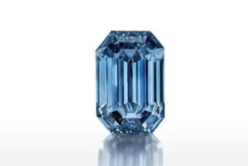 DeBeers戴比尔斯的蓝色彩钻以5750万美元在香港拍卖